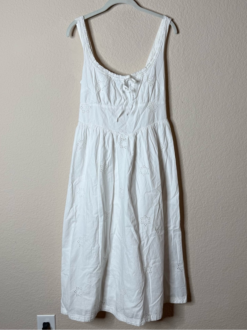 GAP White Eyelet Spaghetti Strap Midi Dress Size Small - Picture 2 of 4